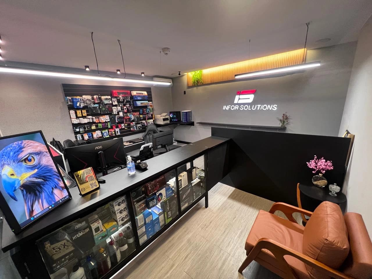 Técnico realizando manutenção em Asa Sul